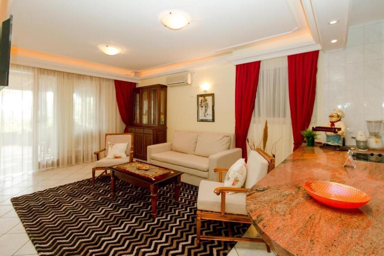 Milan'S Apartments Свети Стефан Екстериор снимка