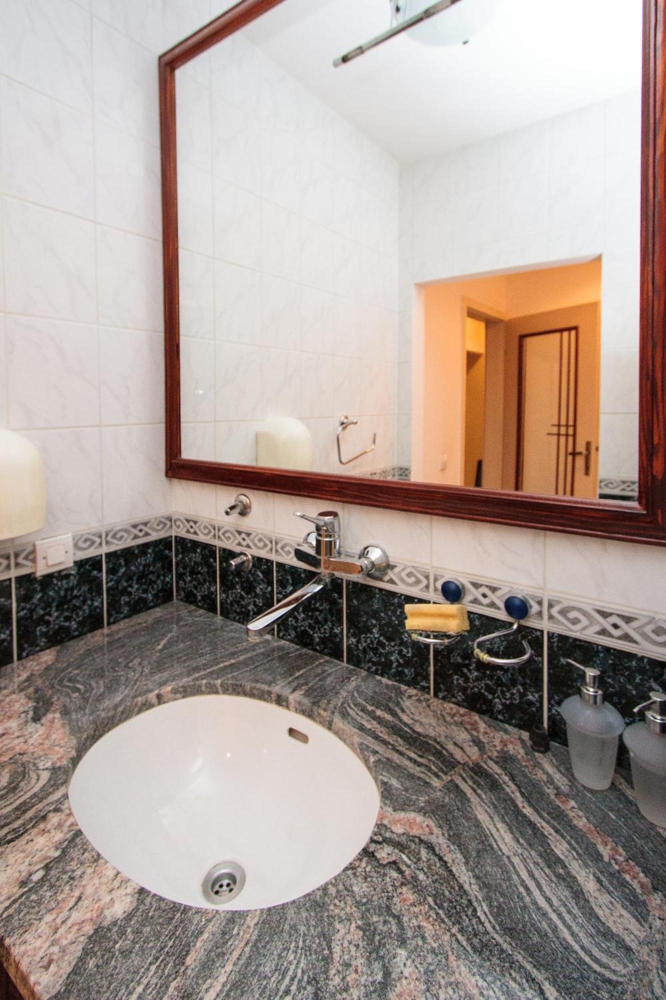 Milan'S Apartments Свети Стефан Стая снимка