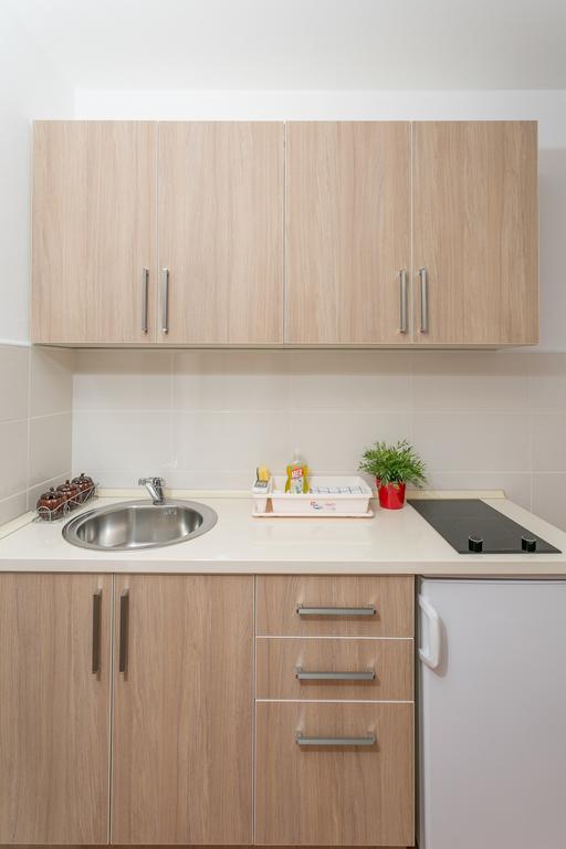 Milan'S Apartments Свети Стефан Екстериор снимка