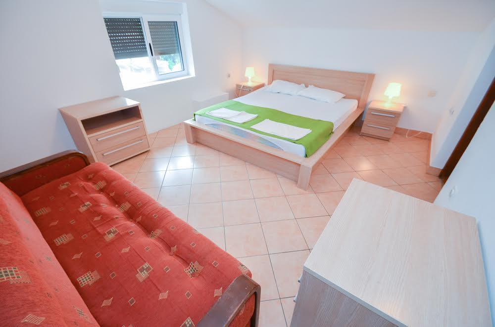 Milan'S Apartments Свети Стефан Екстериор снимка