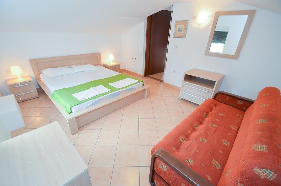 Milan'S Apartments Свети Стефан Екстериор снимка