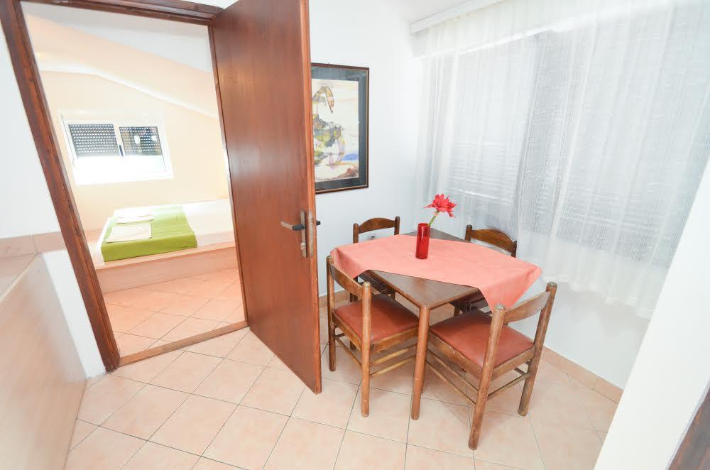 Milan'S Apartments Свети Стефан Екстериор снимка