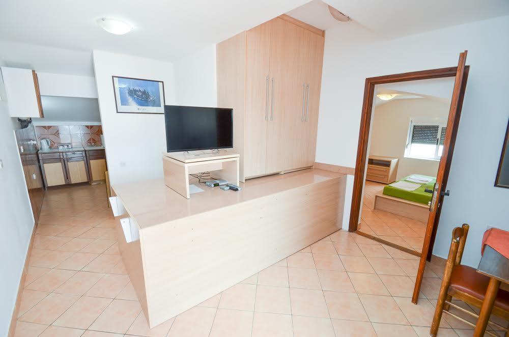Milan'S Apartments Свети Стефан Екстериор снимка