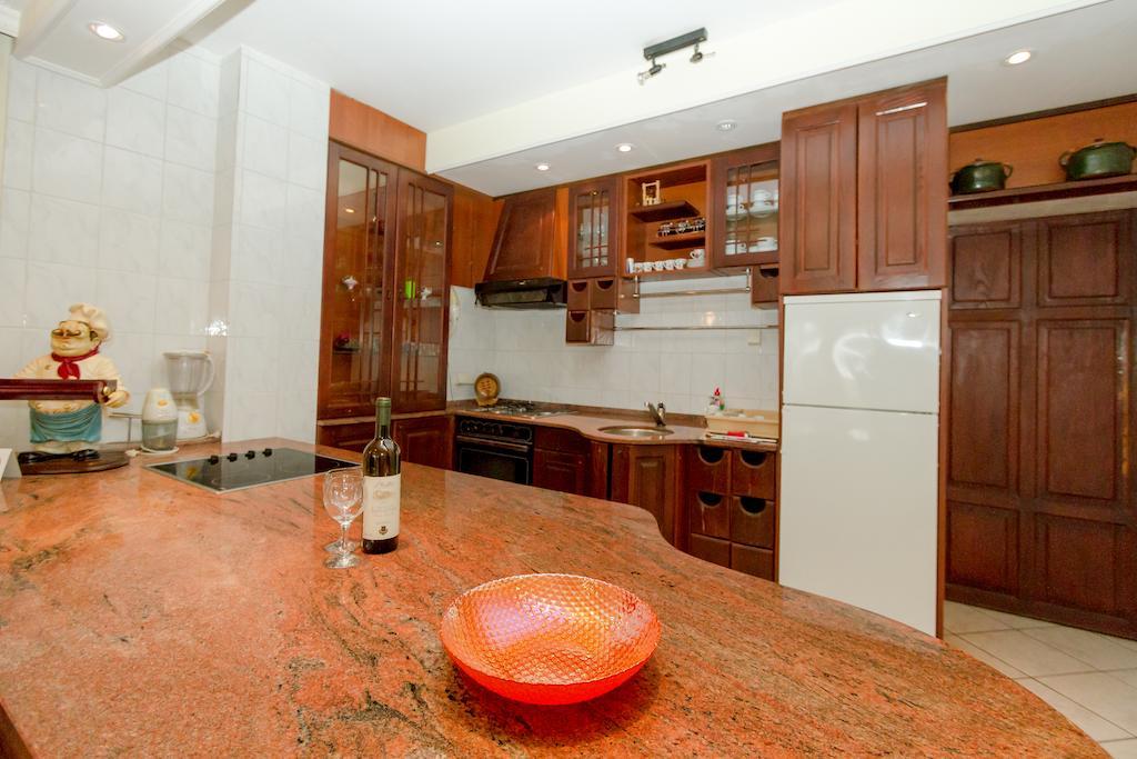 Milan'S Apartments Свети Стефан Стая снимка