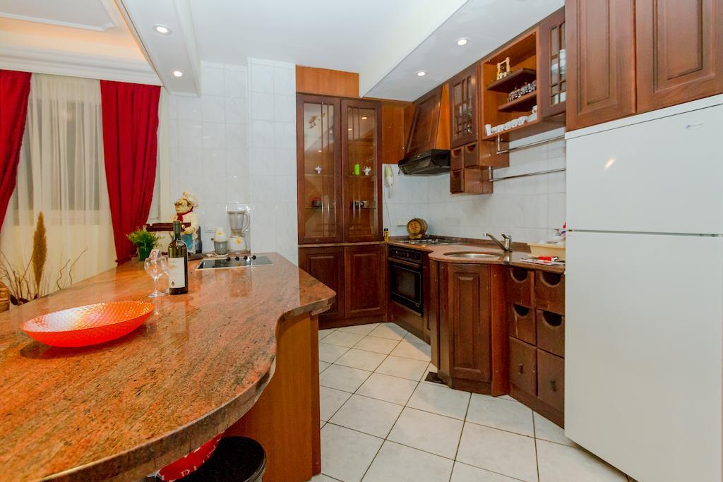 Milan'S Apartments Свети Стефан Стая снимка